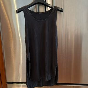 Lululemon sleeveless shirt